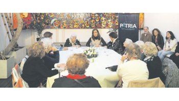 ámbito.com | Linea Fundadora. Cristina de Kirchner recibió ayer en el Instituto Patria a una delegación de Madres de Plaza de Mayo-Línea Fundadora: Marta Vásquez, Taty Almeida, Laura Conte, Vera Jarach, Hilda Micucci, Sara Russ y Haydee García Buelas.