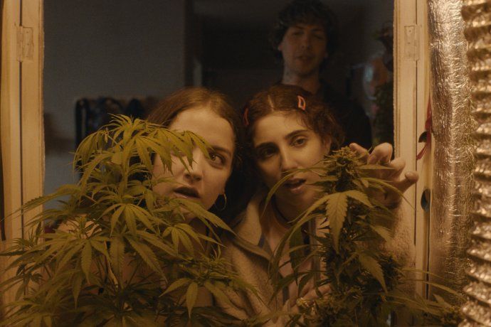 Miranda de La Serna y Zoe Hochbaum encarnan la amistad de Toni y Lena. Miranda de La Serna y Zoe Hochbaum encarnan la amistad de Toni y Lena.