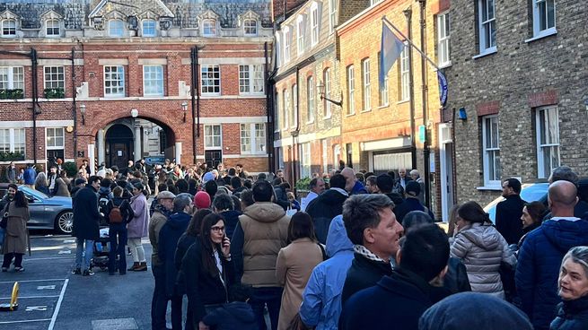 Un total de 7.500 ciudadanos argentinos estaban registrados para votar.