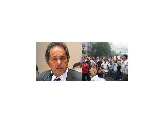 Daniel Scioli no logra acordar con los policías.