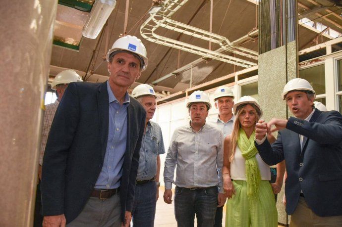 Katopodis y Galmarini en la recorrida por la planta de AySA.