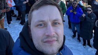 Somos un pueblo con una larga historia, una cultura sólida y una democracia vibrante, indicó el primer ministro de Groenlandia. Somos un pueblo con una larga historia, una cultura sólida y una democracia vibrante, indicó el primer ministro de Groenlandia.