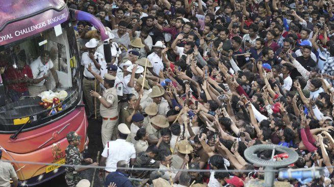 Una feroz estampida en India dejó al menos 11 muertos