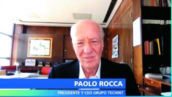 Moderador. Paolo Rocca moderó el debate sobre la pospandemia.