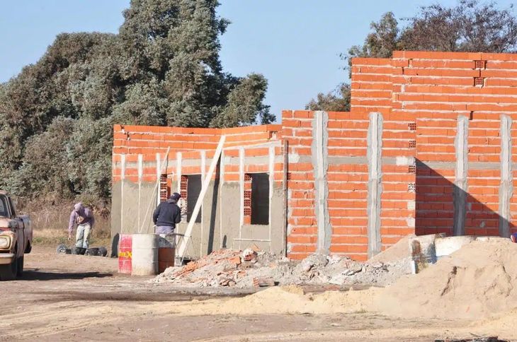 De acuerdo con el artículo 64 de esa norma, el Instituto de la Vivienda absorberá las tareas, obras en ejecución y operatorias que estaban bajo la órbita del fondo fiduciario. De acuerdo con el artículo 64 de esa norma, el Instituto de la Vivienda absorberá las tareas, obras en ejecución y operatorias que estaban bajo la órbita del fondo fiduciario.