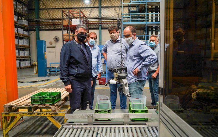 Julio Garro y Jorge Macri visitaron una fábrica en La Plata