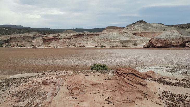 Al Área Natural Protegida de Rocas Coloradas se accede en 4x4. Al Área Natural Protegida de Rocas Coloradas se accede en 4x4.