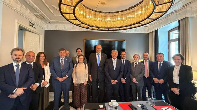 Rolando Figueroa se reunió con empresarios en España.