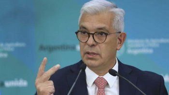 Domínguez con el campo en La Rural: No va a haber devaluación ni baja de retenciones.
