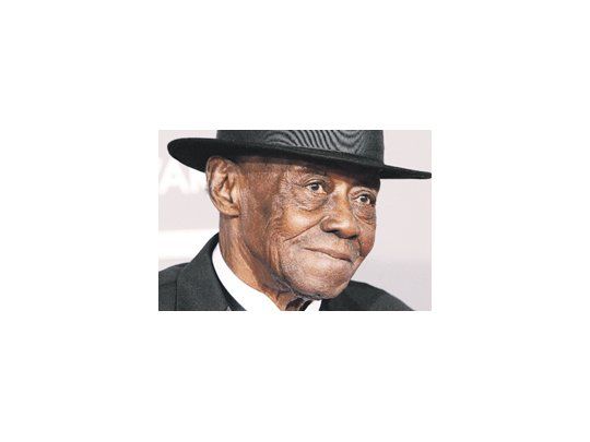 Con 97 años, el pianista Pinetop Perkins, uno de los últimos miembros de la gran época del Delta blues, seguía en actividad, y tenía planeada una nueva serie de conciertos.