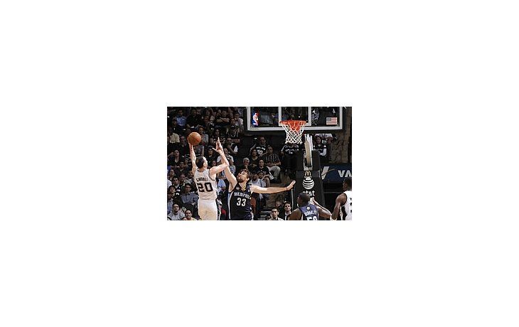 Ginóbili marcó 35 puntos frente a Memphis Grizzlies.
