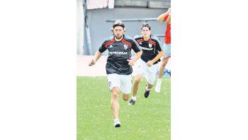 Mariano Pavone dice que están en el buen camino y de seguir así, van a olvidarse del «fantasma de la promoción».
