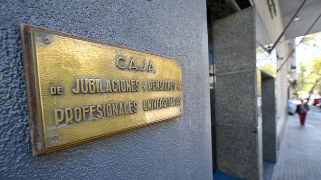 El Ministerio de Economía y Finanzas busca acercar posiciones sobre el salvataje de la Caja de Profesionales.
