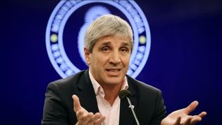Luis Caputo atribuyó el retroceso de la actividad económica en julio a shocks transitorios como el Mundial.