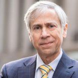 Barry Pollack es un abogado penalista muy reconocido en los tribunales de Washington, el cual tiene más de tres décadas de experiencia. Barry Pollack es un abogado penalista muy reconocido en los tribunales de Washington, el cual tiene más de tres décadas de experiencia.