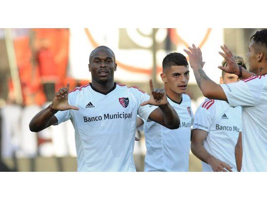 El portugués Leal abrió la victoria leprosa.