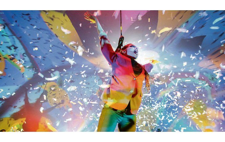 ámbito.com | Fuerza Bruta. El debut marplatense del grupo de acrobacias teatrales fue un buen puntal para la temporada en la costa.