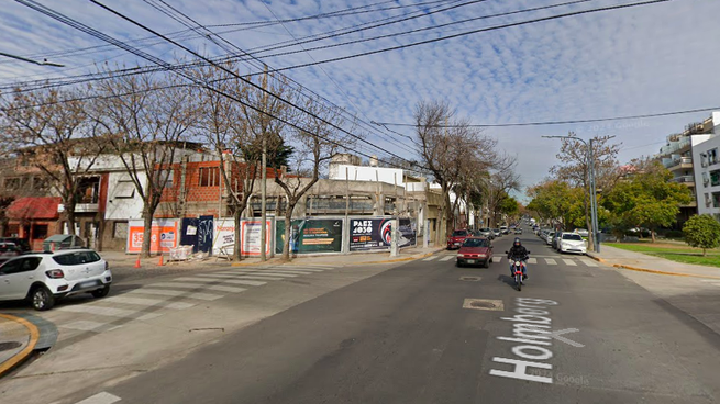 La esquina de Holmberg y Mendoza, con uno de los edificios que pertenecen al corredor DoHo, que une Villa Urquiza y Villa Ortúzar (Foto: Google Maps)