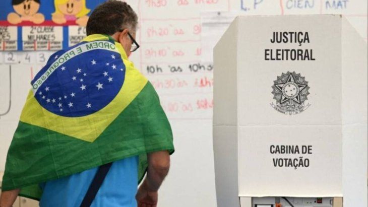 Brasil se polariza entre el desarrollismo de Lula y el liberalismo de Bolsonaro. Brasil se polariza entre el desarrollismo de Lula y el liberalismo de Bolsonaro.