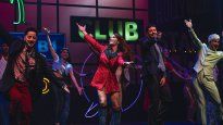 La escenografía de Jorge Ferrari es uno de los puntos más altos del espectáculo, junto con las actuaciones de talentosísimos exponentes del musical local.&nbsp;