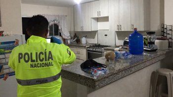 La policía en la casa de la víctima