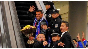 El Shanghai Shenhua debe u$s 3 millones por el pase de Tevez.