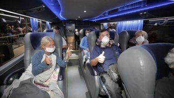 cascos blancos se suma a los operativos para trasladar argentinos desde ezeiza