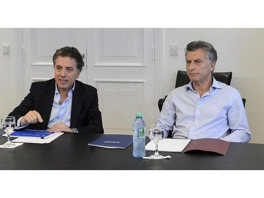 200 pÁginas. El ministro de Hacienda, Nicolás Dujovne, repasó con Mauricio Macri el contenido de la reforma impositiva. Después de las elecciones se presenta en sociedad y se envía al Congreso para debatir con la oposición.