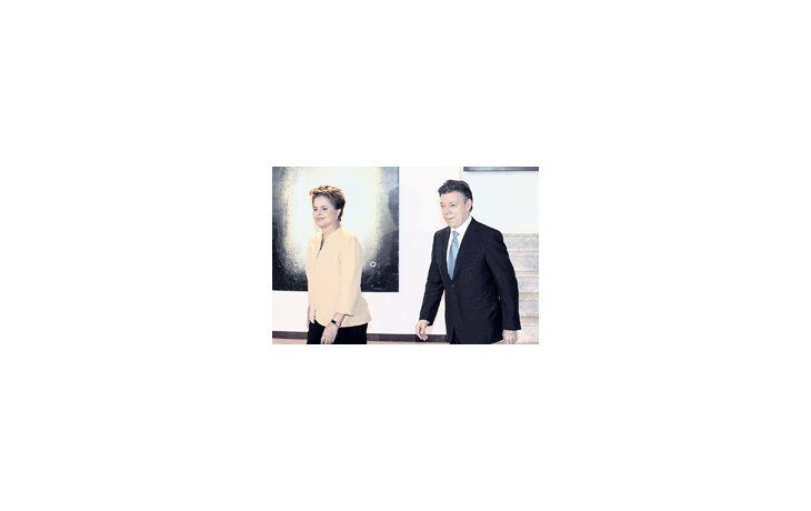 ámbito.com | El presidente colombiano, Juan Manuel Santos, eligió Brasil como primer destino desde que asumió en la Casa de Nariño. Se encontró con Dilma Rousseff en Brasilia (foto). Hoy lo hará con el opositor José Serra y la verde Marina Silva.