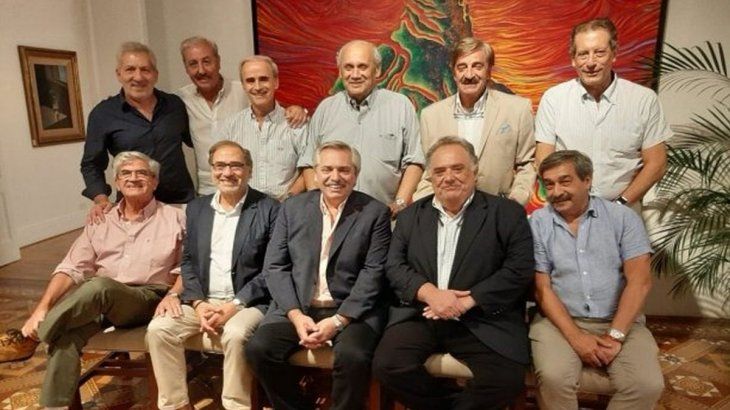 Puros. El núcleo de amigos más íntimos de Alberto Fernández cenó el sábado en la Residencia de Olivos. Hubo despedida a Argüello e Iribarne que parten a Washington y Montevideo. Y cumpleaños para Valdés. 