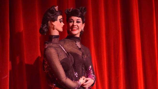 Dolly Kent forma parte de Mash up junto con Abril Magia junto al mago Merpin y el DJ en vivo Pinche Cabron. &nbsp;