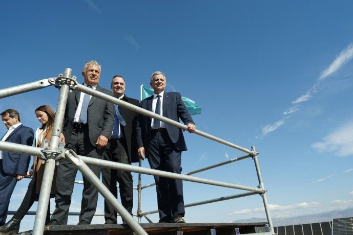 El jefe de Gabinete, Manuel Adorni, junto al titular de YPF, Horacio Marin. El jefe de Gabinete, Manuel Adorni, junto al titular de YPF, Horacio Marin.
