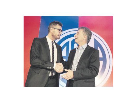 Otra vuelta. El Gobierno le abre Olivos a Marcelo Tinelli. Aunque el conflicto no esté solucionado, Mauricio Macri quiere dar una señal de distensión. Otra más en una historia de enfrentamientos.