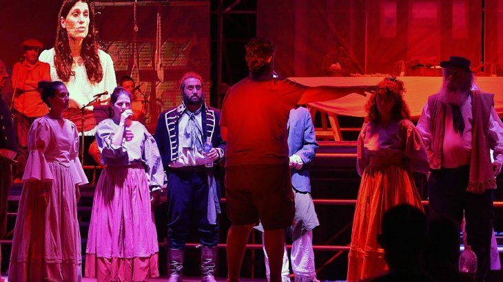 “Romance de los Pueblos libre” is premiered, a street installation about the three federal caudillos