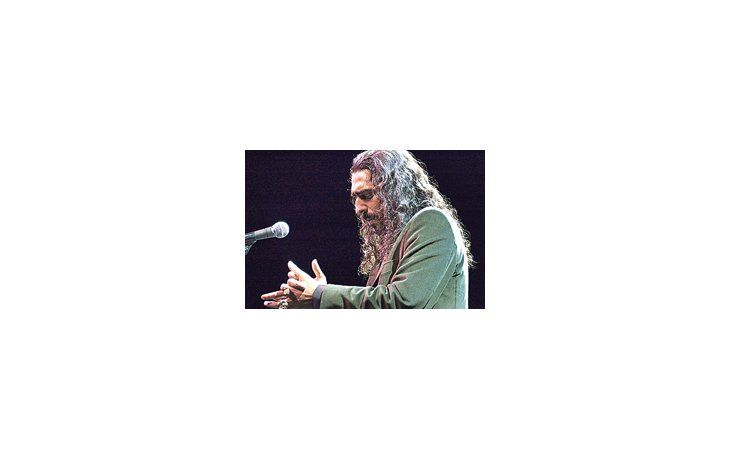 ámbito.com | El Cigala cerró el Festival de Otoño con un repertorio de tangos clásicos (y alguna zamba) sin la hondura necesaria. Lo mejor del show fue el pequeño set de flamenco.