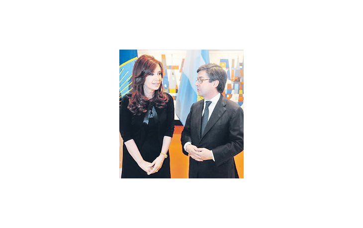 ámbito.com | El colombiano Luis Alberto Moreno le dio buenas noticias a Cristina de Kirchner en Washington. Continuarán los créditos del BID en 2013, año electoral. Ayer se aprobó un préstamo por u$s 150 millones para campañas de salud.