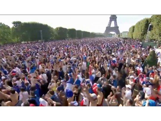 Casi 100.000 franceses festejaron el Mundial a los pies de la Torre Eiffel