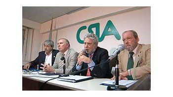 Los integrantes de la mesa de enlace, Eduardo Buzzi, Carlos Garetto, Mario Llambias y Hugo Biolcatti durante la conferencia de prensa que ofrecieron luego de la reunión que mantuvieron con el gobierno.