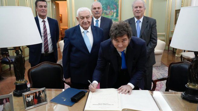 Javier Milei anunció que vetará las leyes aprobadas en el Senado este jueves. 
