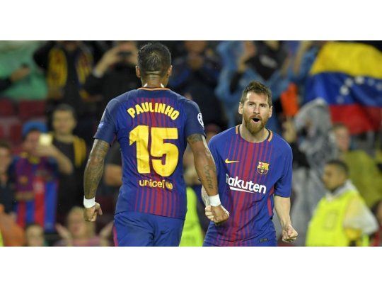 Lionel Messi marcó el segundo gol de Barcelona de tiro libre.