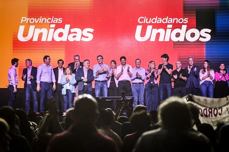 Maximiliano Pullaro (Santa Fe), Martín Llaryora (Córdoba), Ignacio Torres (Chubut), Carlos Sadir (Jujuy) y Claudio Vidal (Santa Cruz) perdieron sus provincias. El único mandatario que salvó la ropa fue Gustavo Valdés (Corrientes). Maximiliano Pullaro (Santa Fe), Martín Llaryora (Córdoba), Ignacio Torres (Chubut), Carlos Sadir (Jujuy) y Claudio Vidal (Santa Cruz) perdieron sus provincias. El único mandatario que salvó la ropa fue Gustavo Valdés (Corrientes).