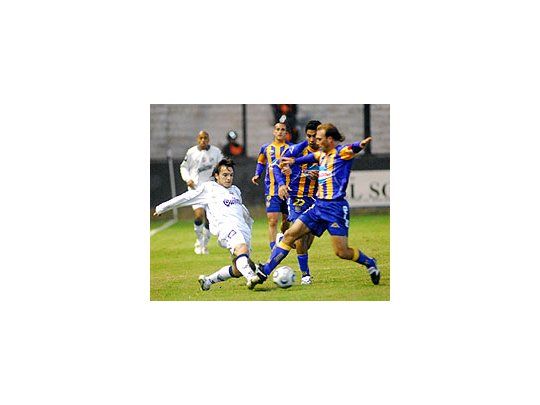 Central aprovechó el error y superó a Quilmes