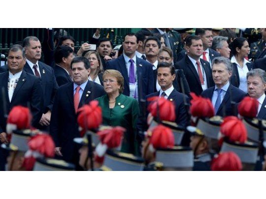 Luego de la reunión con Kuczynski, Macri y su esposa, Juliana Awada, participaron de la cena de honor que ofreció el presidente saliente de Perú, Ollanta Humala, en el Palacio de Gobierno.
