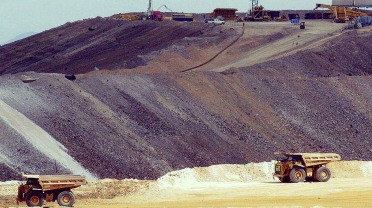 Los dos principales emprendimientos mineros de San Juan comenzaron a reactivarse ayer y los trabajadores de las minas Veladero y Gualcamayo volvieron a sus puestos de trabajo en turno de 14 días.