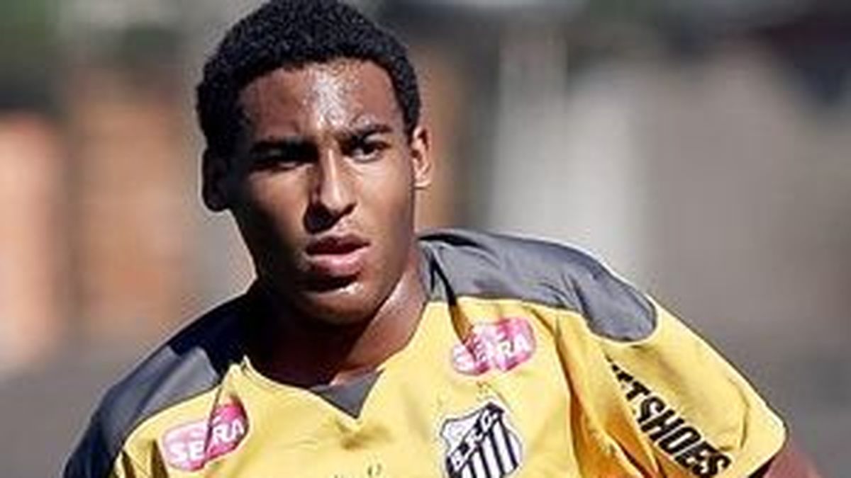El hijo menor de Pelé firmó con el Santos