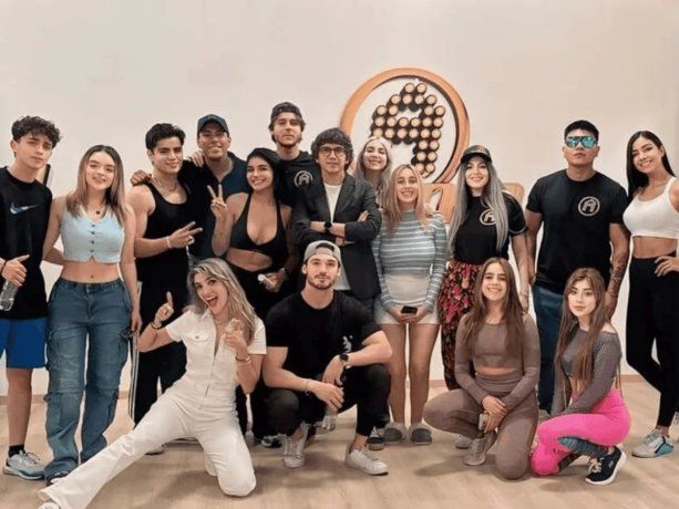 Los integrantes del reality show la Academia fueron divididos en dos grupos para crearle una canción al campeón mundial de peso mediano Saúl Álvarez Canelo. Podría ser estrenada cuando el mexicano defienda su corona ante el puertorriqueño Edgar Berlanga. Los integrantes del reality show la Academia fueron divididos en dos grupos para crearle una canción al campeón mundial de peso mediano Saúl Álvarez Canelo. Podría ser estrenada cuando el mexicano defienda su corona ante el puertorriqueño Edgar Berlanga.