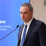 Desde su entorno sostienen que Manuel Adorni evaluó dar un paso al costado tras el escándalo del viaje a Nueva York. Desde su entorno sostienen que Manuel Adorni evaluó dar un paso al costado tras el escándalo del viaje a Nueva York.