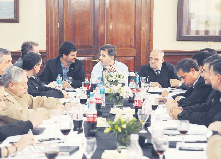 CÓNCLAVE. De la última reunión con Ritondo participaron los jefes comunales Fernando Gray (Esteban Echeverría), Mariano Cascallares (Almirante Brown), Ramiro Tagliaferro (Morón), Carlos Fernando Arroyo (General Pueyrredón) y Verónica Magario (La Matanza).