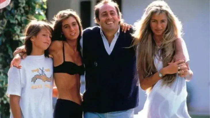 Cris Morena junto a Gustavo Yankelevich  y sus hijos.