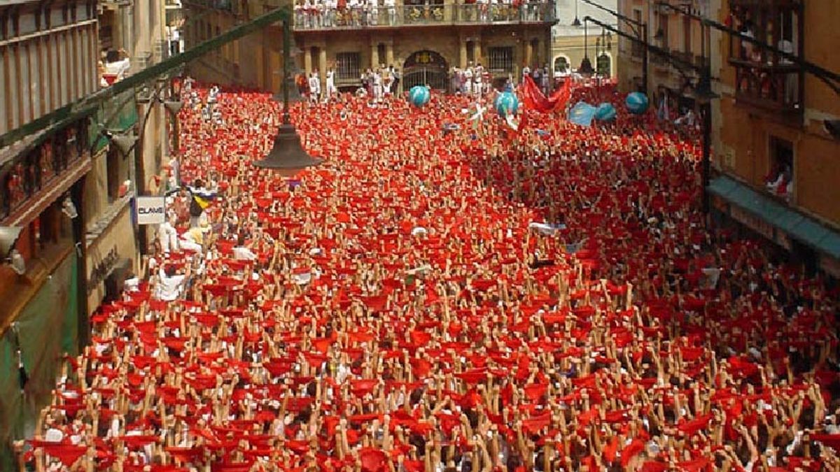 Pamplona began the San Fermín Festival, with its traditional bulls